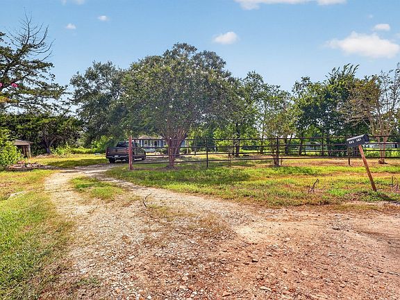 3rd image of 118 County Rd