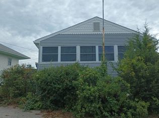 20 Campton St, Seabrook, NH 03874