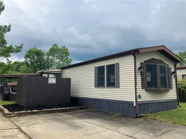 604 Sugar Pines Dr SW, Warren, OH 44481