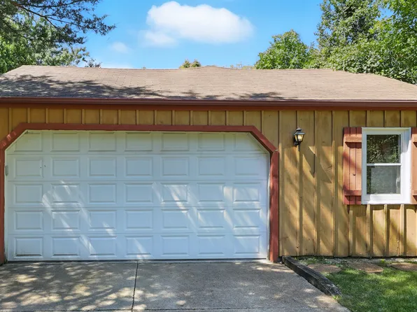 1022 Estes Ave, Lake Forest, IL 60045