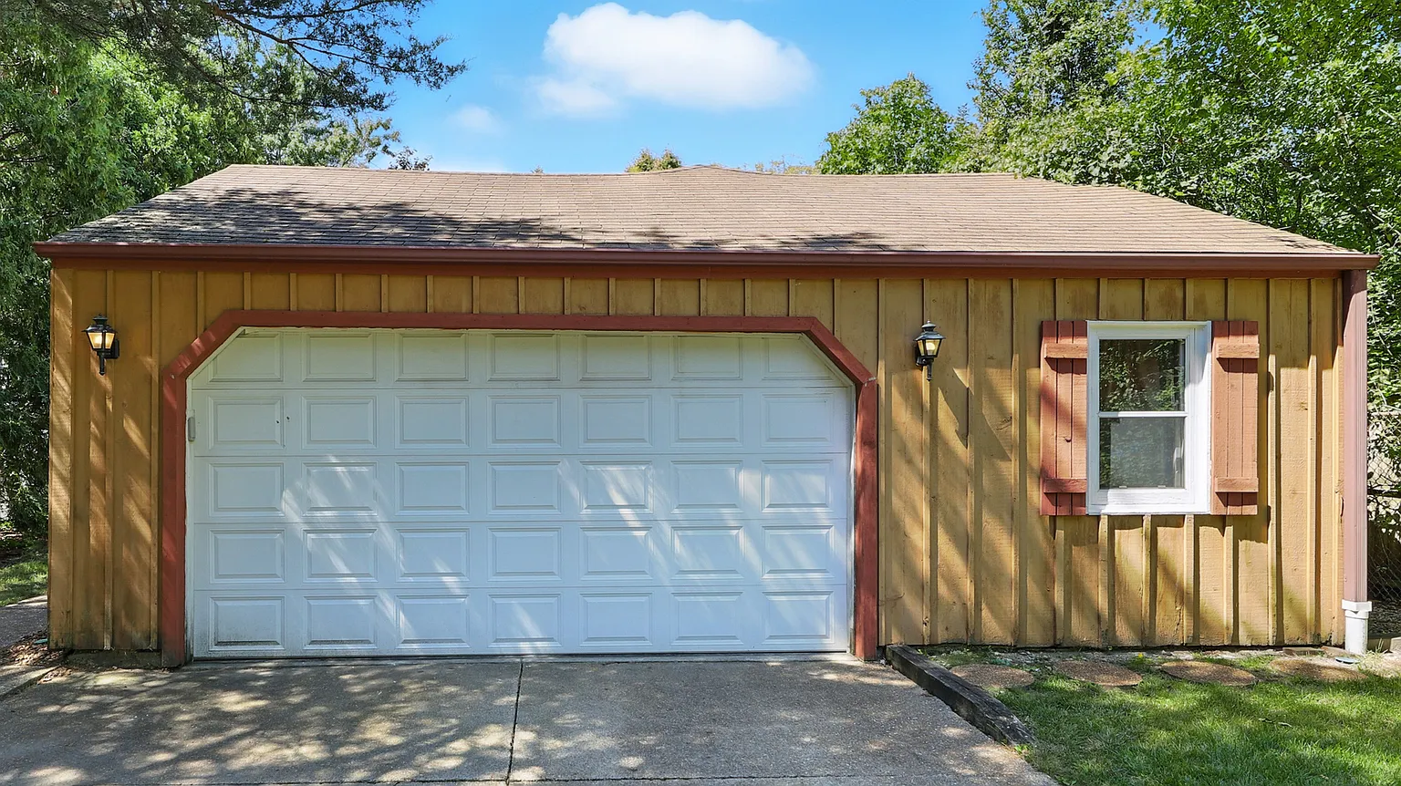 1022 Estes Ave photo 1