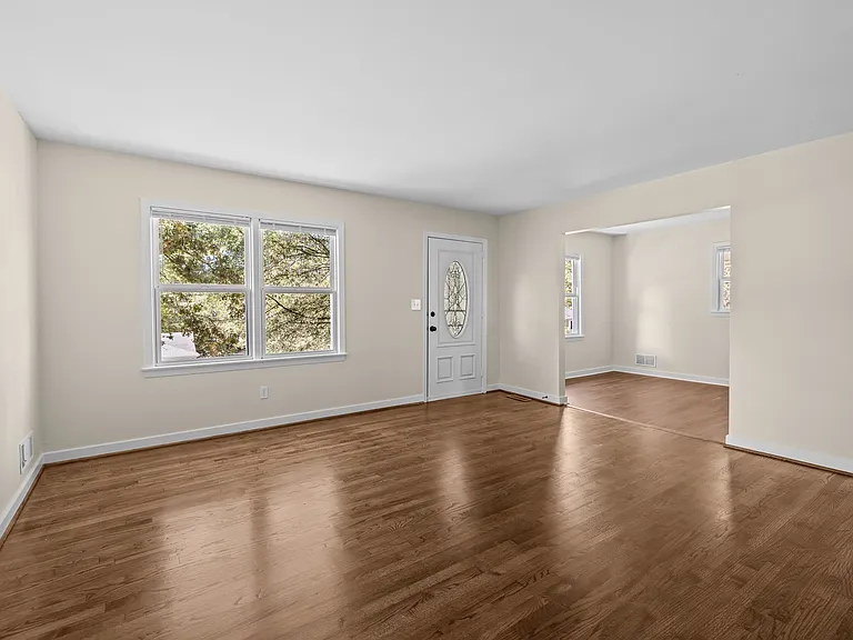 1153 Linwood St — Photo 7