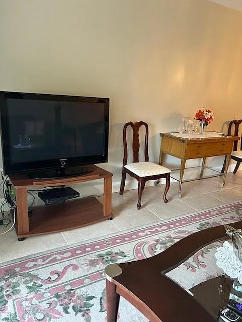 2 bed, 2.0 bath, 865 sqft, $1,600 — Photo 2