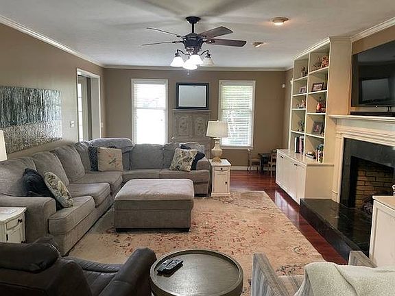 5th image of 1002 Edgewater Dr