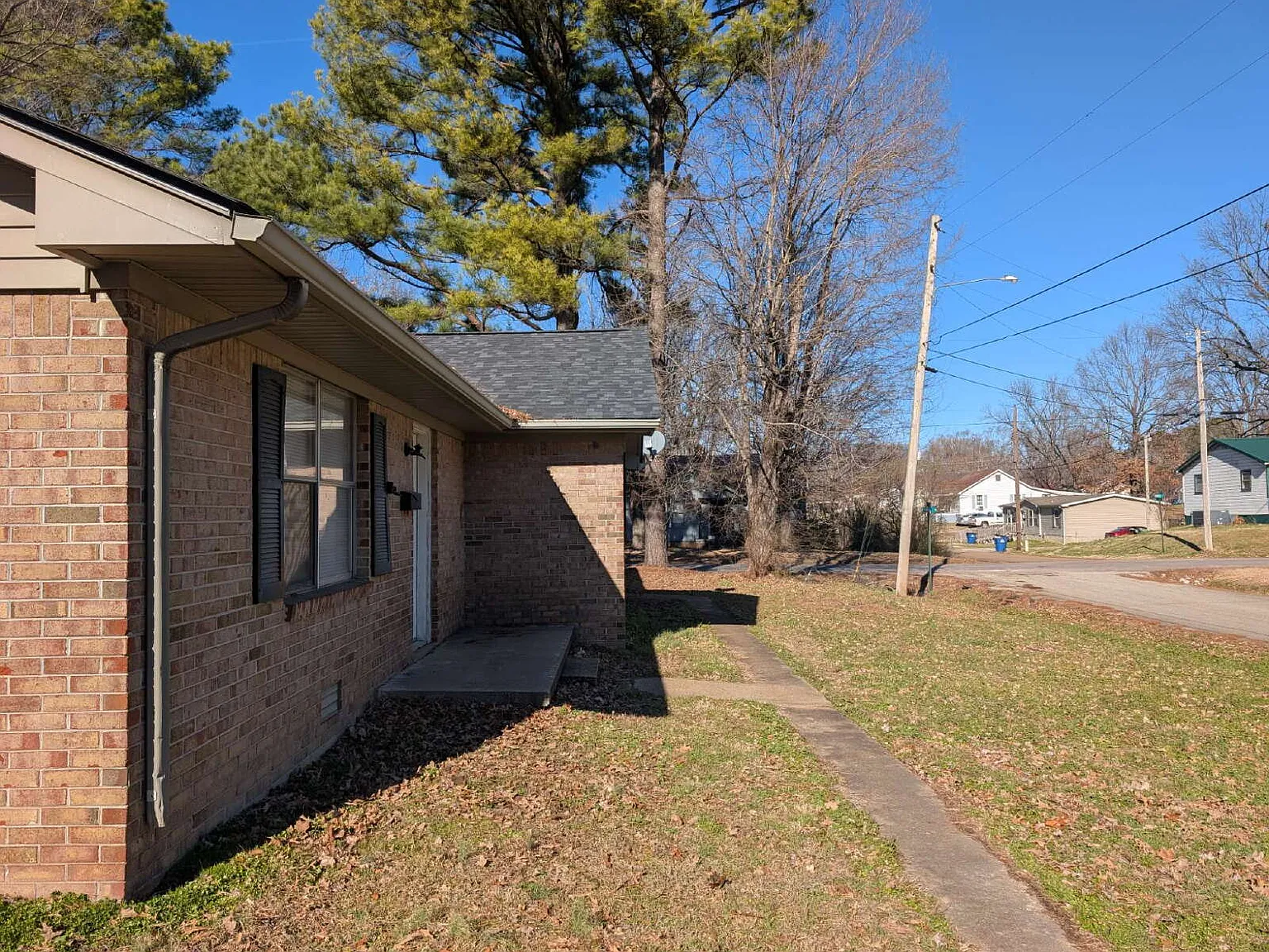 3 bed, 1.0 bath, $900 — Photo 3