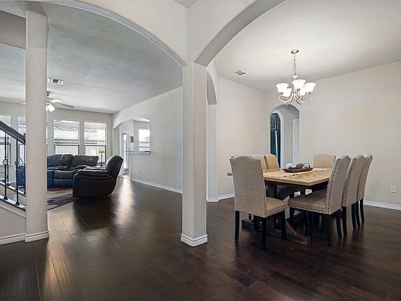 5th image of 413 Willis Way