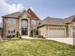 7417 Nature View Dr, Schererville, IN 46375