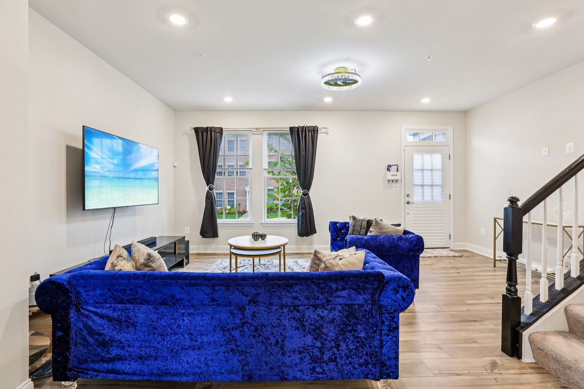 next background image