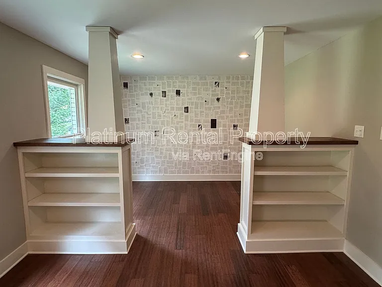 381 Lynne Cir — Photo 7