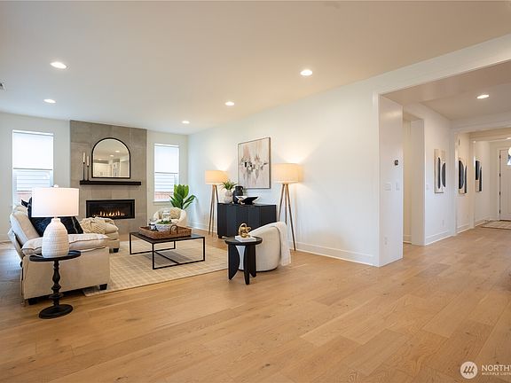 5th image of 1744 Canyon Avenue SE