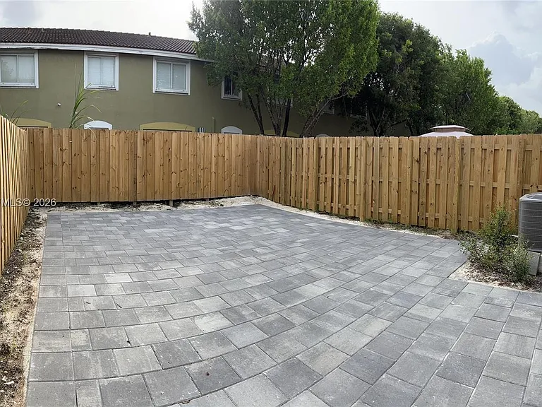 1120 SE 26th Ter #1120 — Photo 37