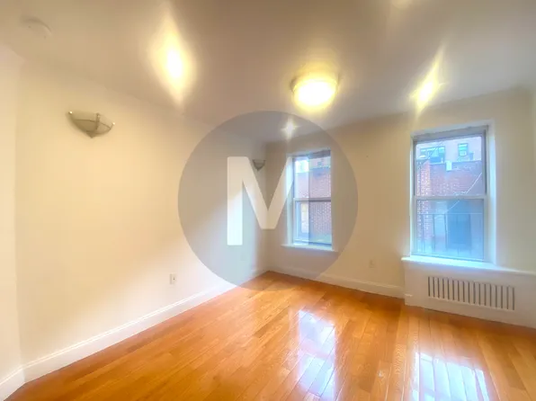 1142 1st Avenue image 1 of 9