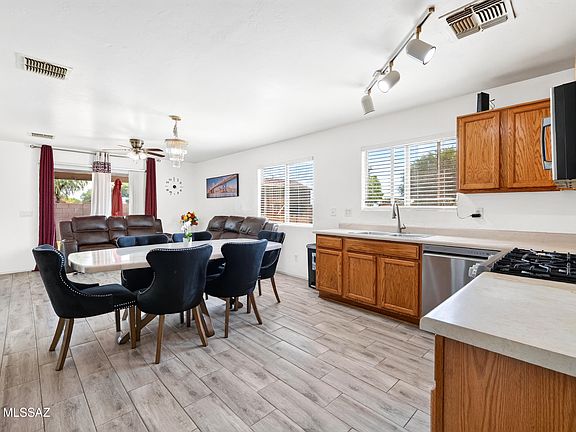 4th image of 636 W Cholla Crest Dr