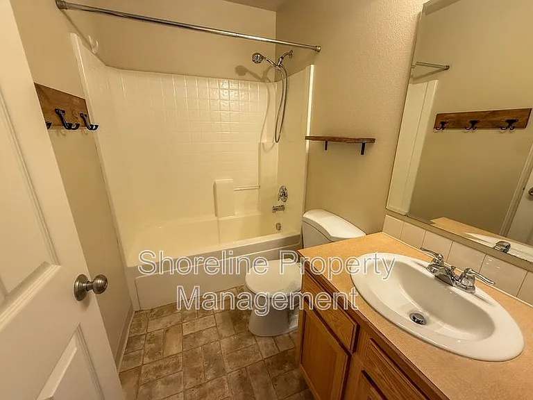 3420 N Oakstone Ave — Photo 32