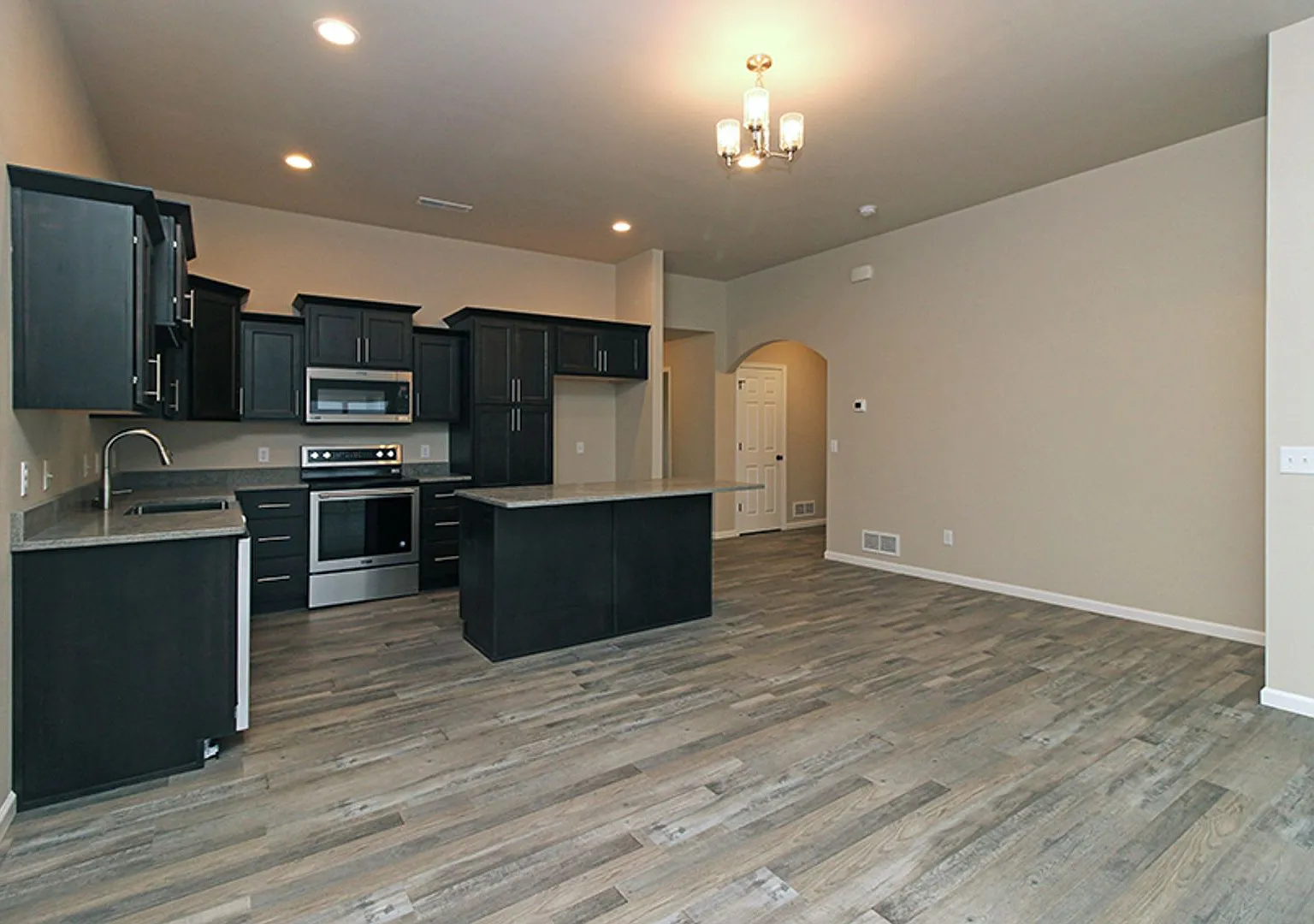Beautiful patio twin home in Lakewood! — Photo 3