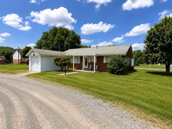 27 Church St, Peterstown, WV 24963