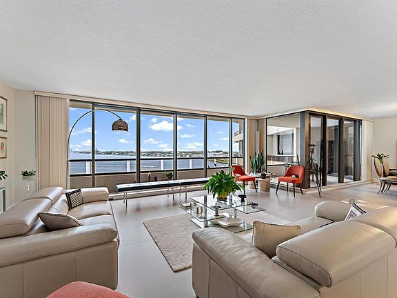 2nd image of 100 SE Lakeshore Dr