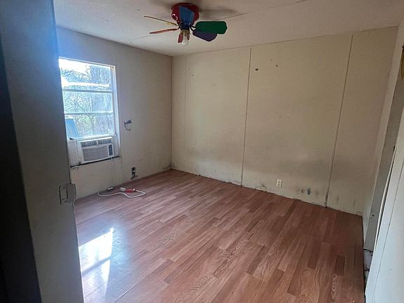 2nd image of 2950 Davis Rd