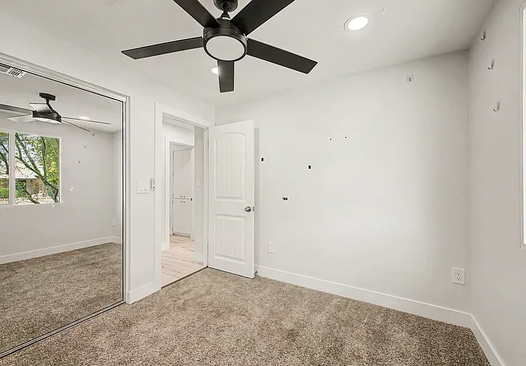 3701 E Ludlow Dr — Photo 38