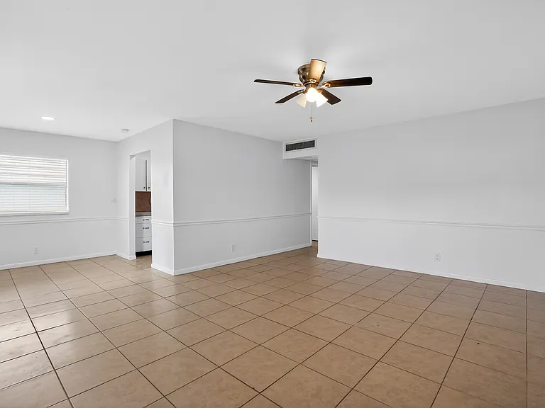 202 Bedford Trl — Photo 14