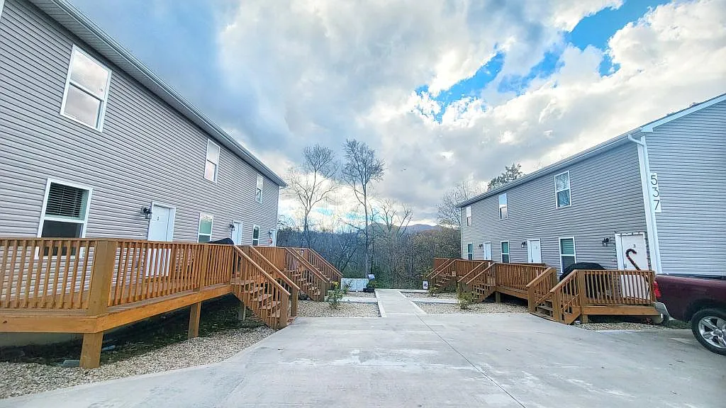 527 Old Knoxville Hwy — Photo 1