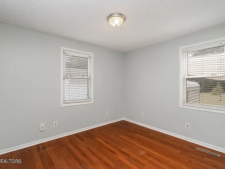 2000 Seymour Ave — Photo 16