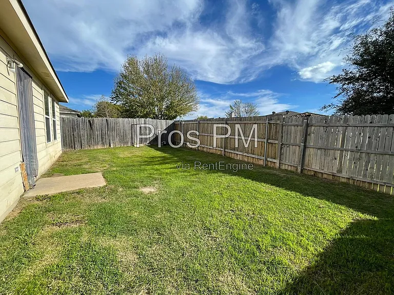 5013 Waterford Dr — Photo 12