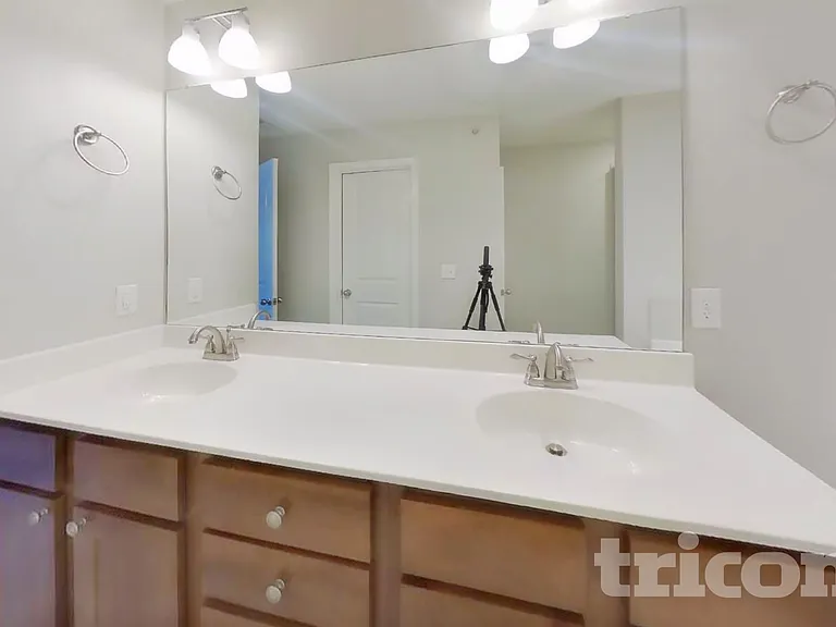 403 Riverwood Ct — Photo 8