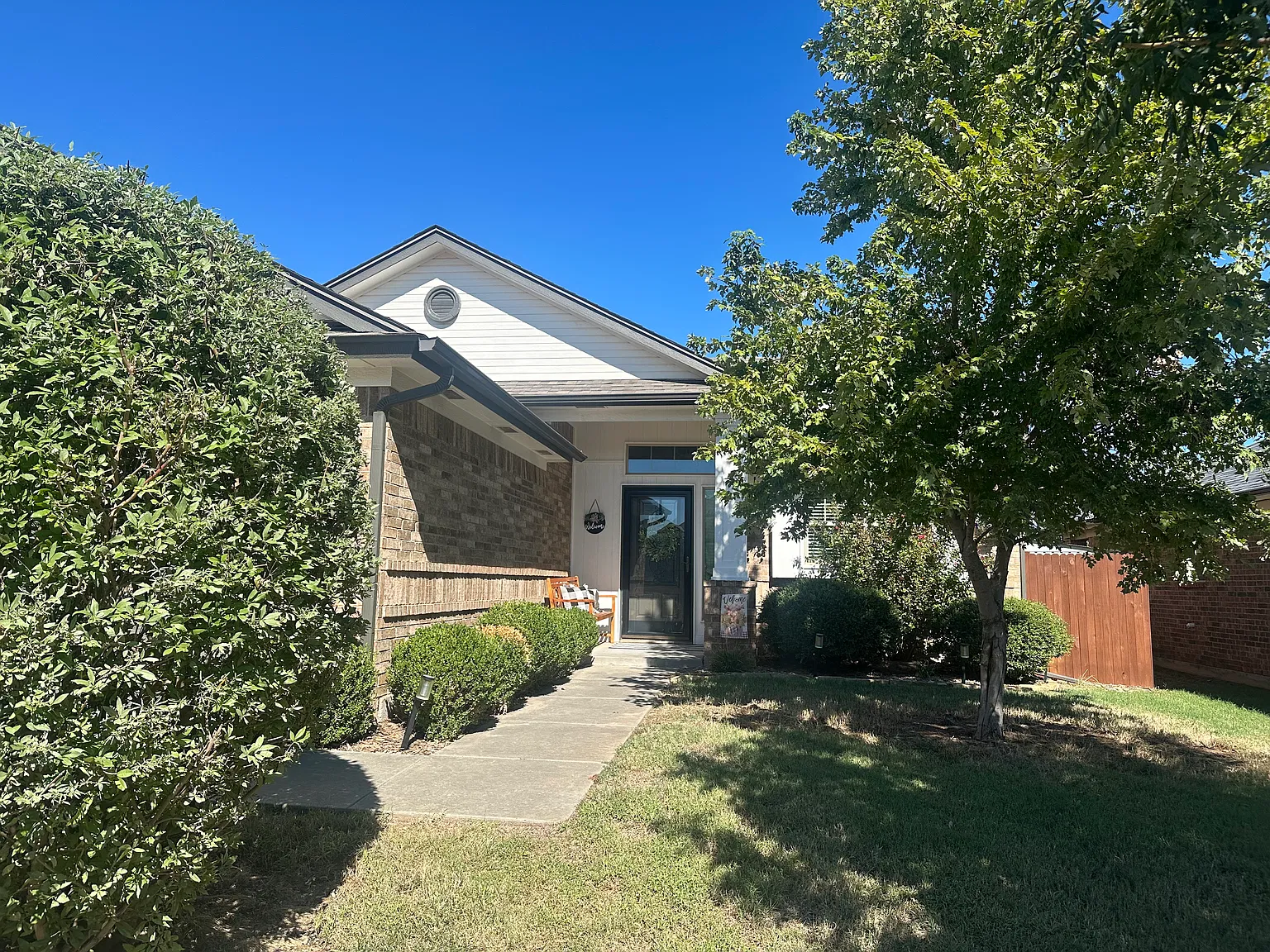 3 bed, 1463 sqft, $1,850 — Photo 1