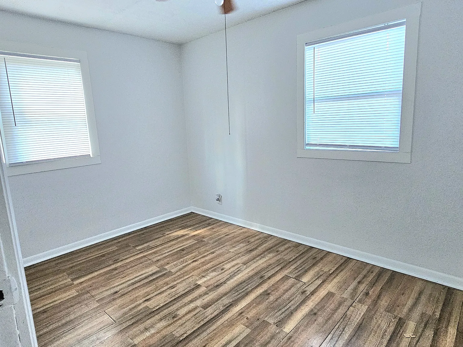 2124 Martha Ave — Photo 4