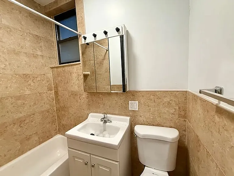 221 E 5th St #8 — Photo 4