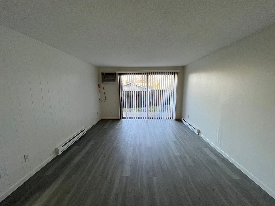 1st image of 1721 E 12th St APT 1
