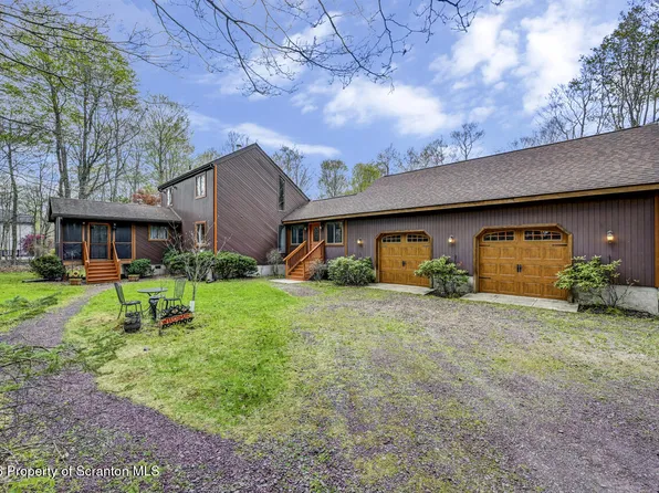 33 Solitude Dr, Moscow, PA 18444