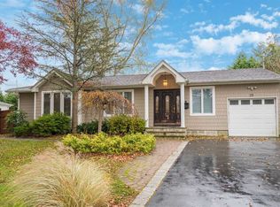 25 Grace Park Dr, Commack, NY 11725