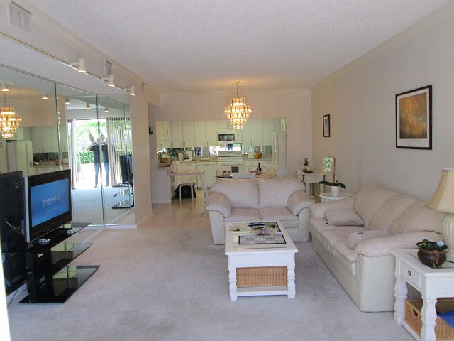 1st image of 6 Belleview Blvd APT 106