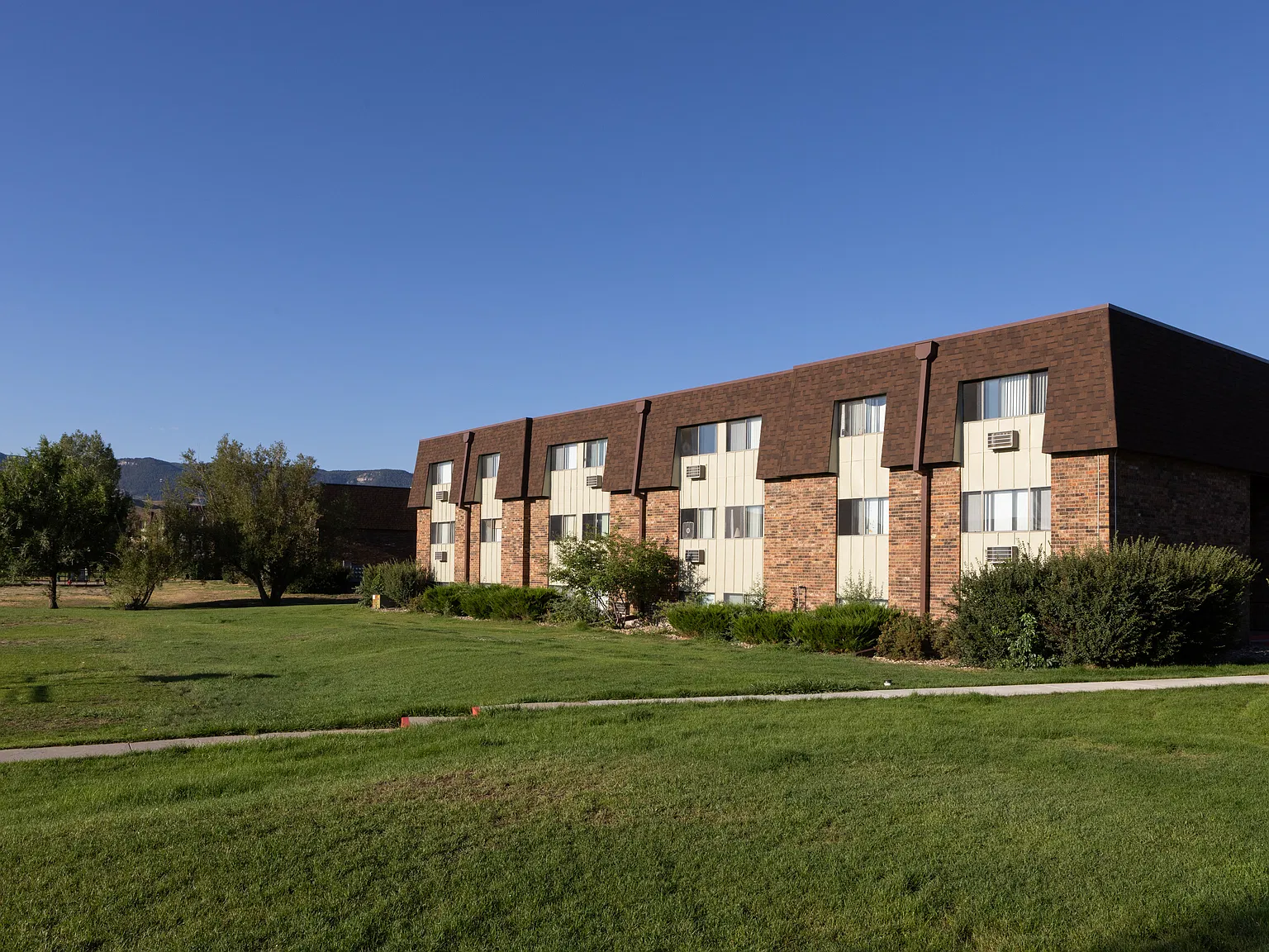 Foxhill Apartments — Photo 2