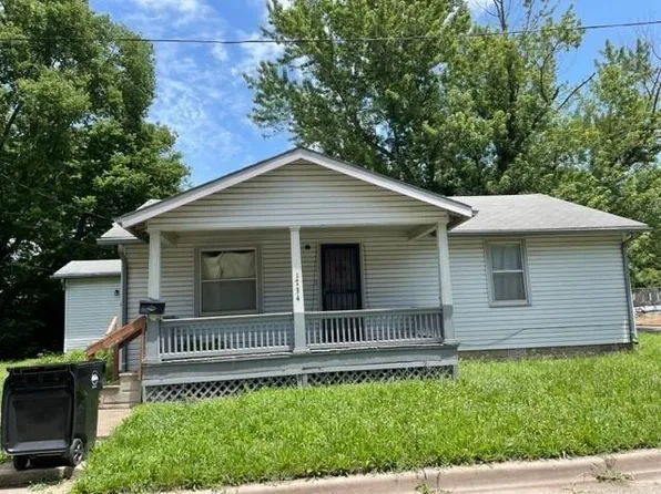 1734 SE Adams St, Topeka, KS 66607