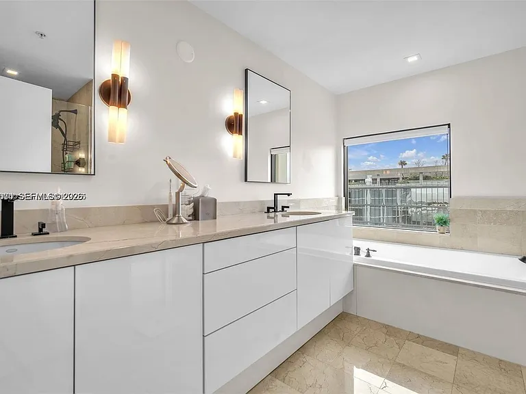 3400 SW 27th Ave #1105 — Photo 5