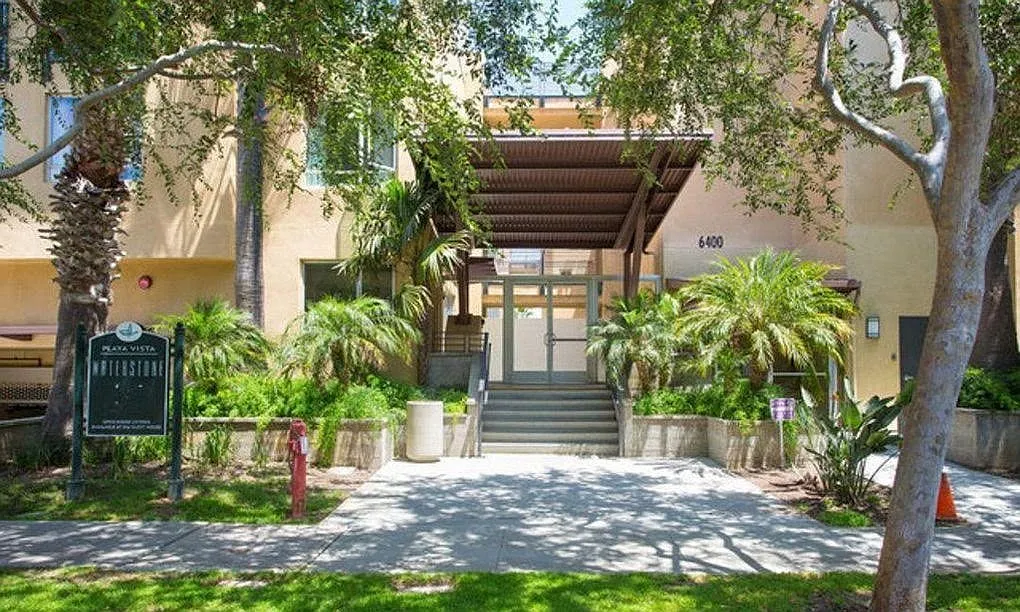 Ideally located Playa Vista Condo — Photo 2