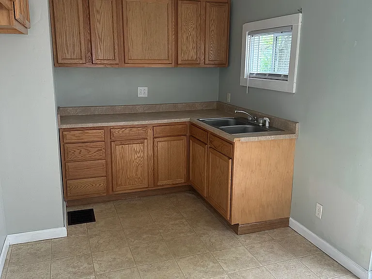 764 Ewing Ave — Photo 9