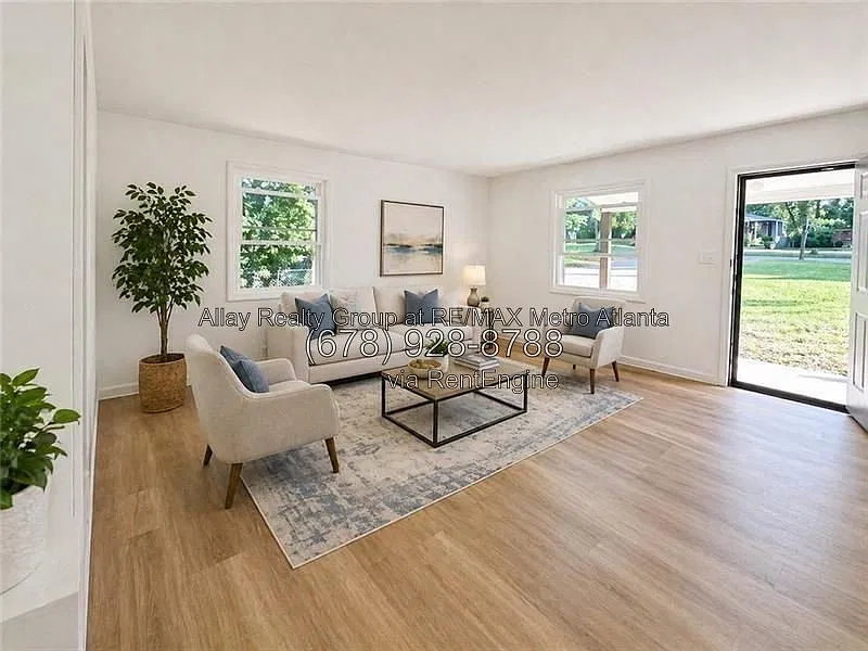 2 bed, 1.0 bath, 1085 sqft, $1,800 — Photo 2