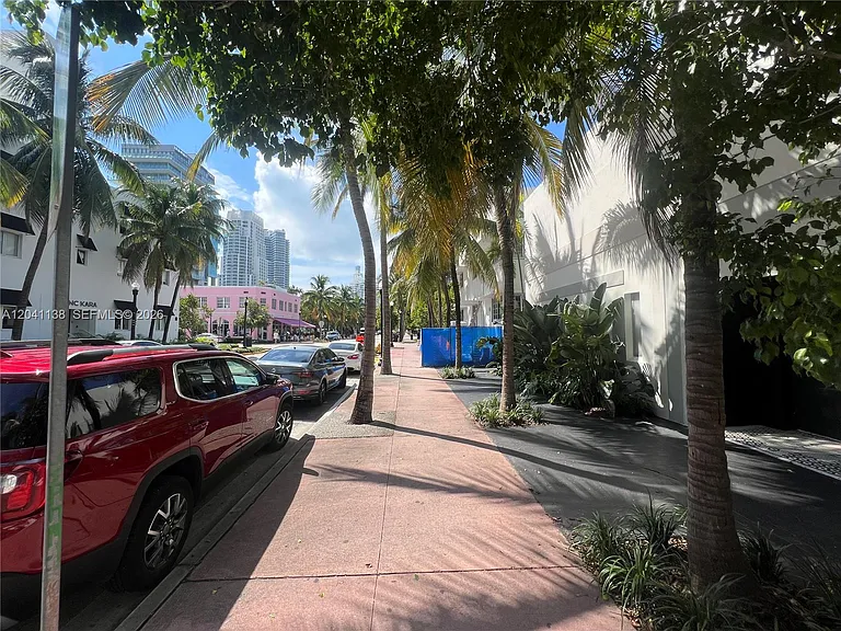 220 Collins Ave #3B — Photo 10