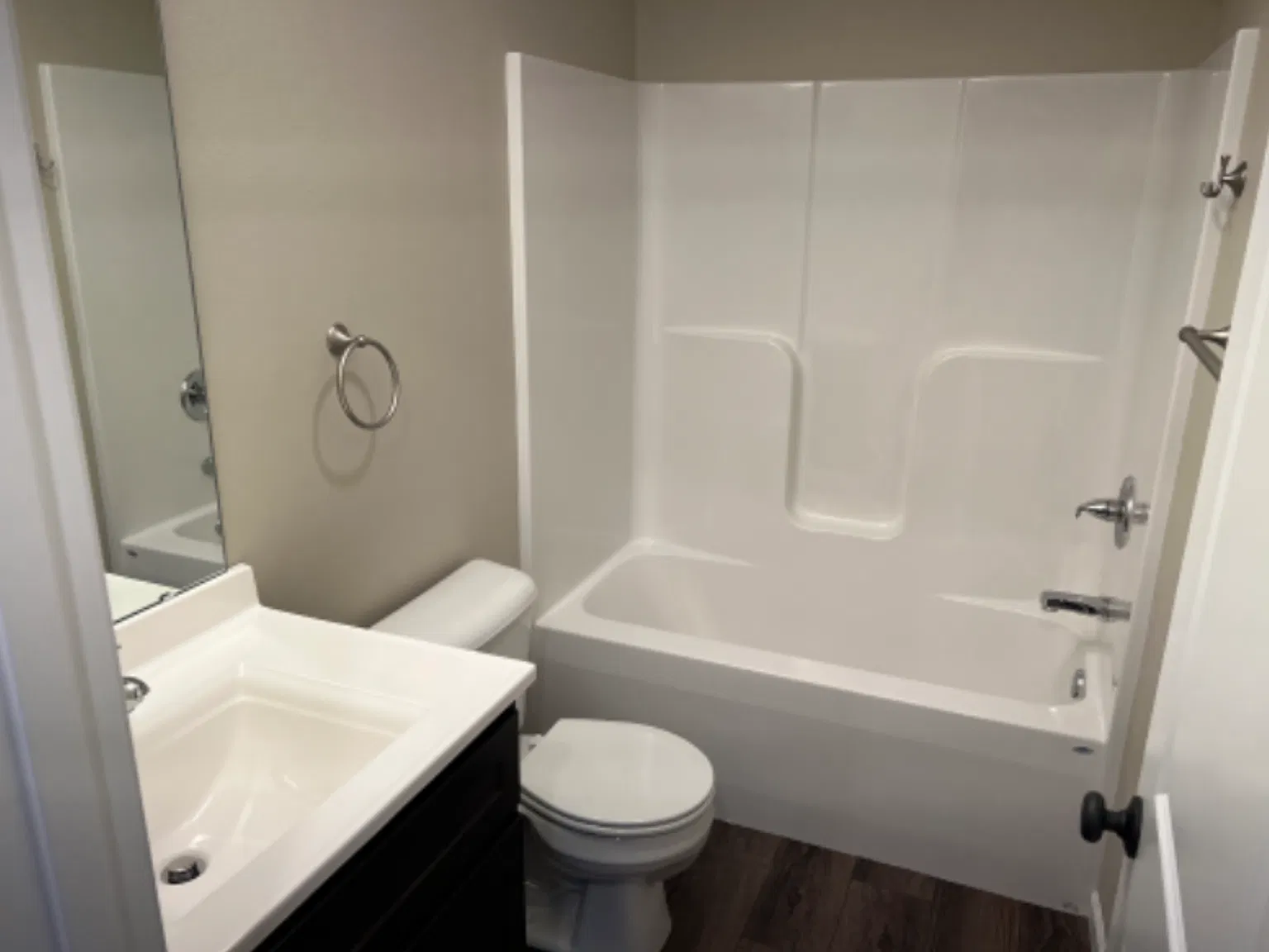2 bed, 1.5 bath, 1800 sqft, $1,825 — Photo 4