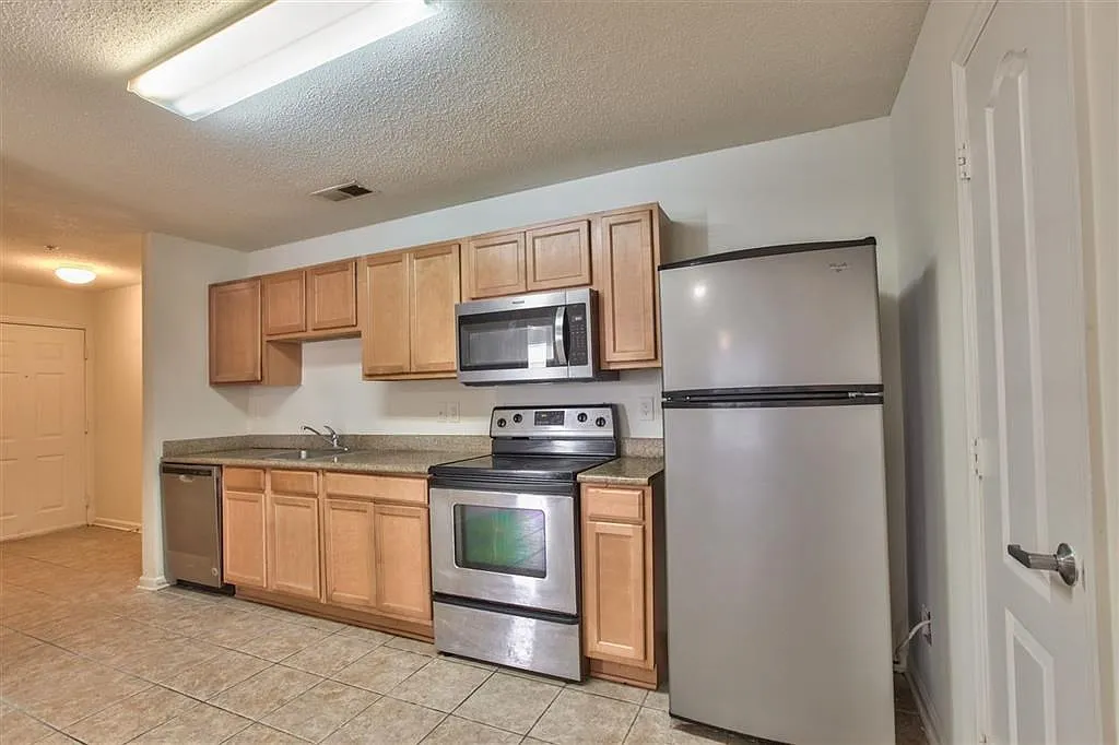 3 bed, 1264 sqft, $1,200 — Photo 3