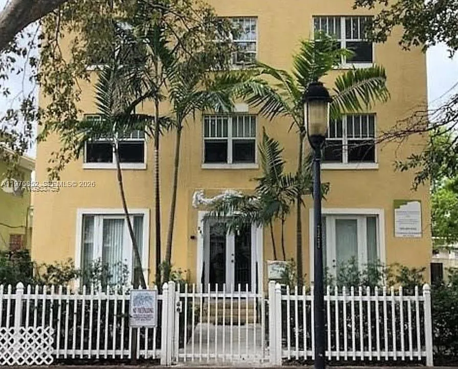 843 SW 13th Ave #201