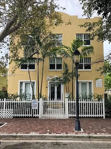 843 SW 13th Ave Photo 1