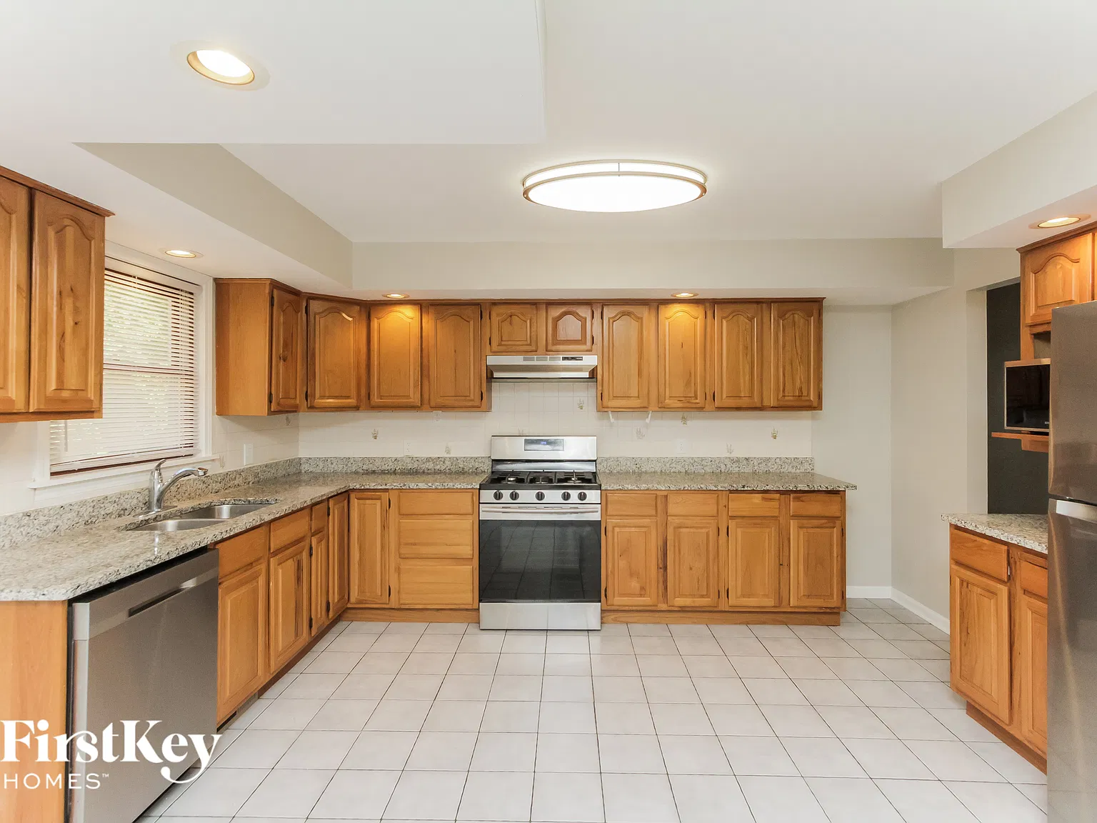 4 bed, 3.0 bath, 2666 sqft, $3,200 — Photo 4