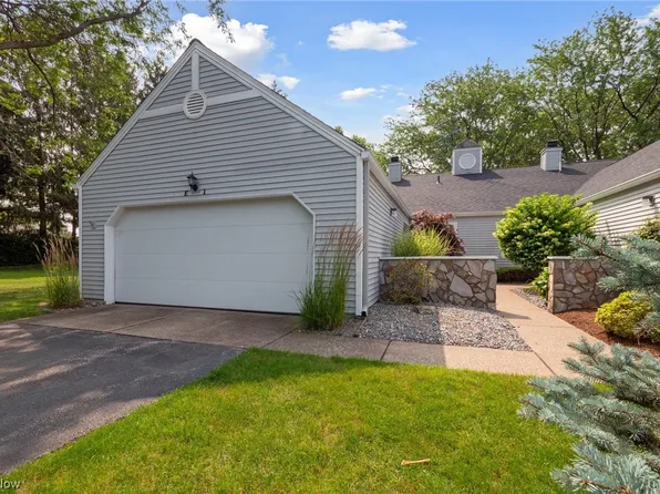 375 Yorktown Pl APT E1, Vermilion, OH 44089