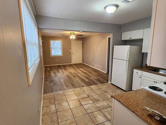 5th image of 3556 S Lynn St APT B