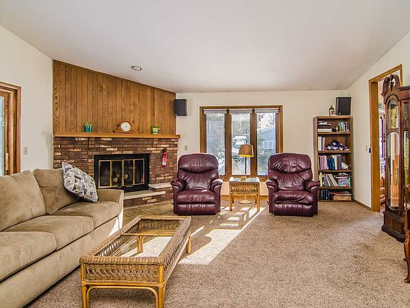 2nd image of 1086 Memorial Ct
